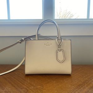 KATE SPADE Handbag, comes with a dust bag and in GREAT condition!